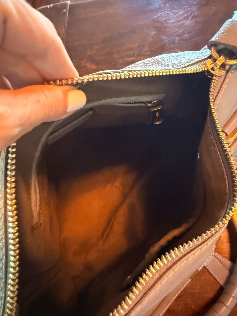 Chloe Gray Leather Shoulder Bag with Gold Hardware - Picture 10 of 13